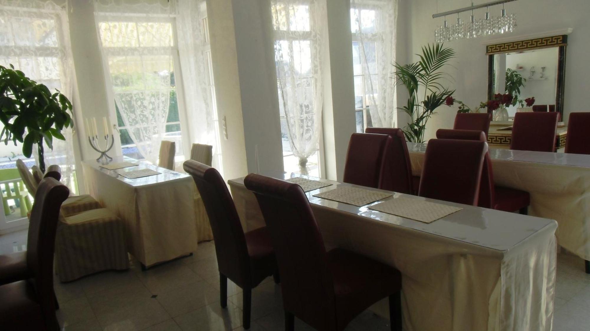 Gaestehaus Tante Tienchen 7 Minuten Zu Fuss Zum Europa Park , Plus Kostenloses Parkplatzticket Rulantica ,Alle Unsere Suiten Haben Einen Balkon Rust Luaran gambar