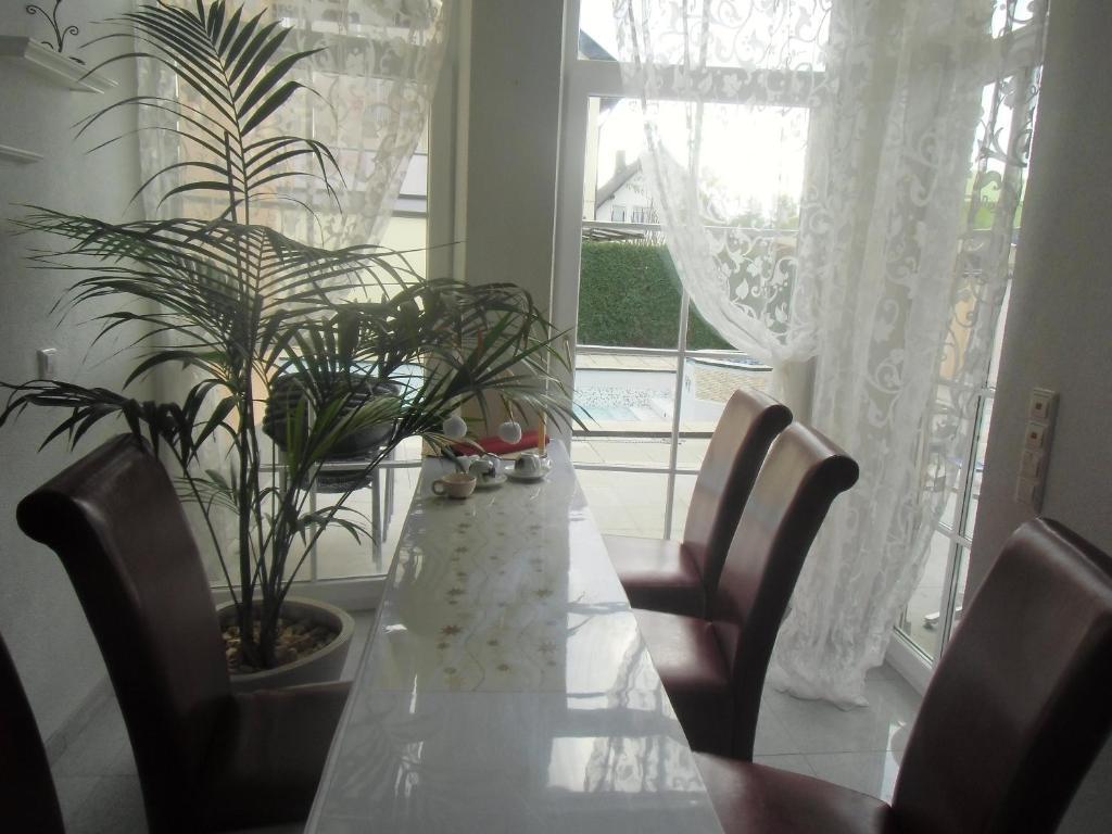 Gaestehaus Tante Tienchen 7 Minuten Zu Fuss Zum Europa Park , Plus Kostenloses Parkplatzticket Rulantica ,Alle Unsere Suiten Haben Einen Balkon Rust Luaran gambar