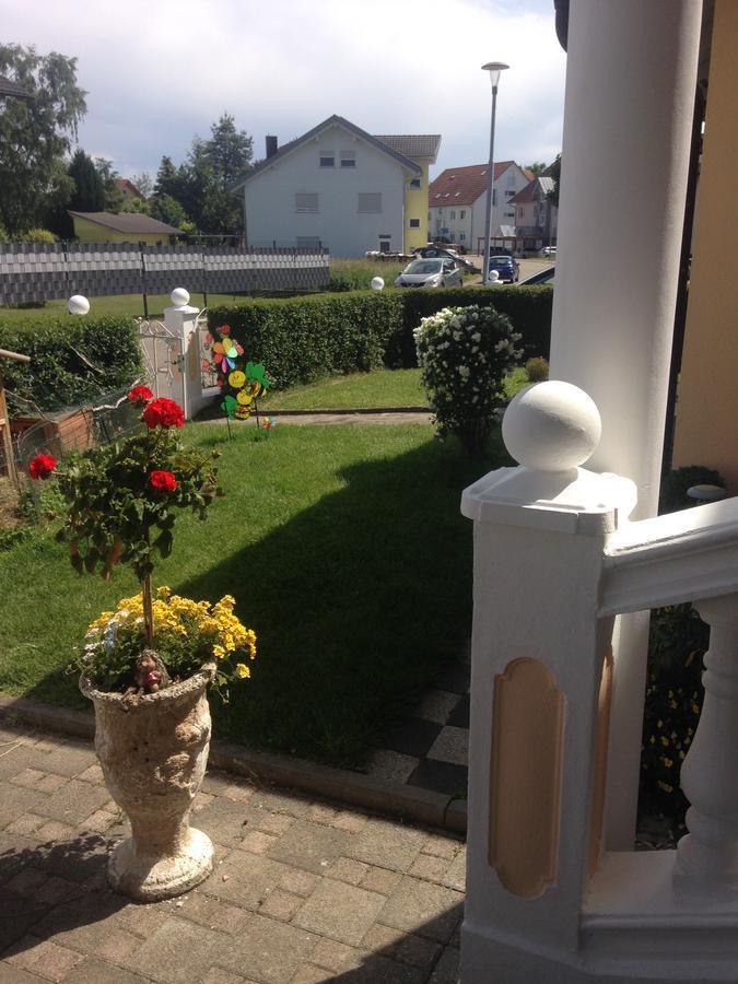 Gaestehaus Tante Tienchen 7 Minuten Zu Fuss Zum Europa Park , Plus Kostenloses Parkplatzticket Rulantica ,Alle Unsere Suiten Haben Einen Balkon Rust Luaran gambar