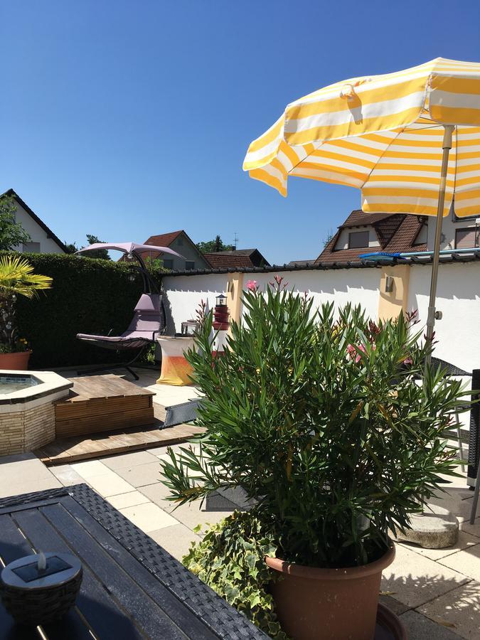 Gaestehaus Tante Tienchen 7 Minuten Zu Fuss Zum Europa Park , Plus Kostenloses Parkplatzticket Rulantica ,Alle Unsere Suiten Haben Einen Balkon Rust Luaran gambar